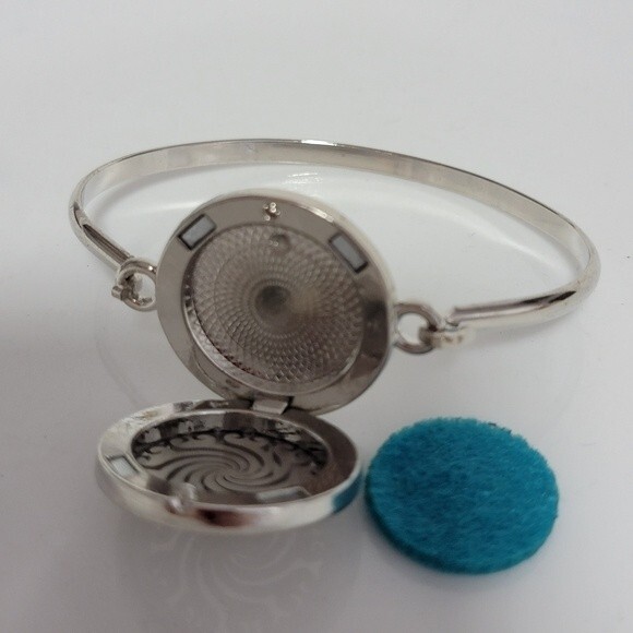 Silver aroma therapy  oil bracelet 7" - Picture 3 of 4